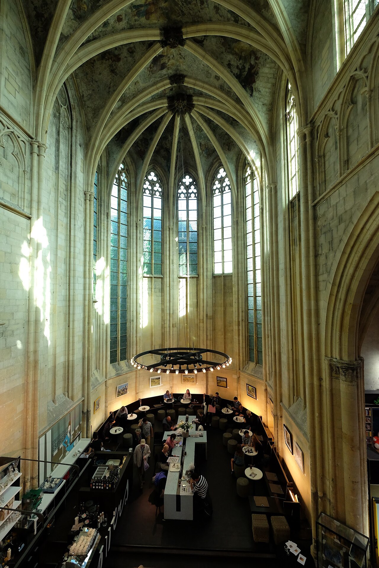 Gothic vaults above the Dominicanen bookshop